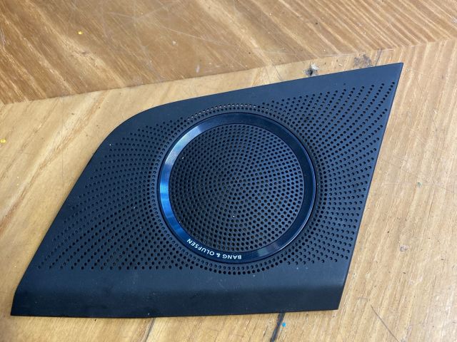 bontott AUDI A4 B8 Műszerfal Bal Hangszóró Burkolat