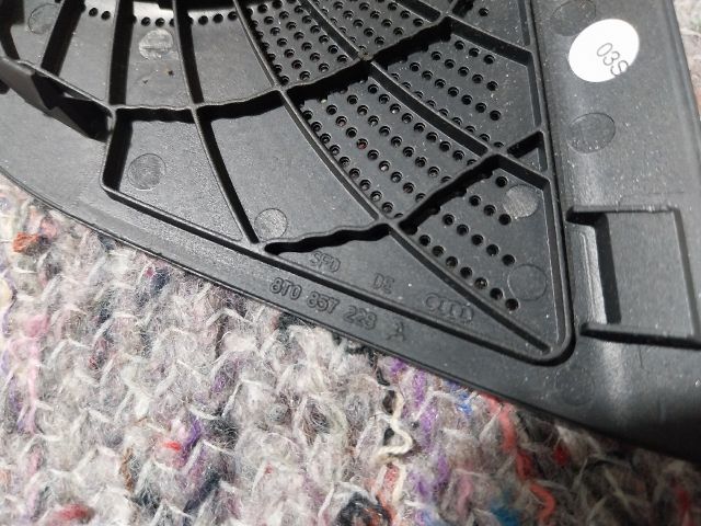 bontott AUDI A4 B8 Műszerfal Jobb Hangszóró Burkolat