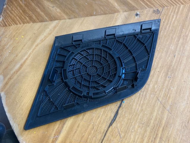 bontott AUDI A4 B8 Műszerfal Jobb Hangszóró Burkolat