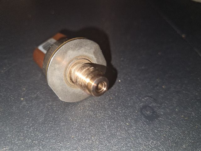 bontott AUDI A4 B8 Nyomásszabályzó Szelep