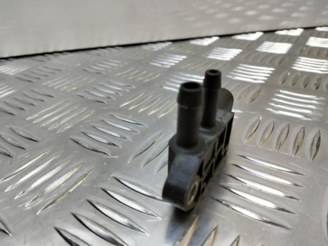 bontott AUDI A4 B8 Nyomástartó Szelep