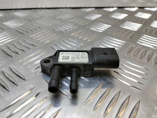 bontott AUDI A4 B8 Nyomástartó Szelep