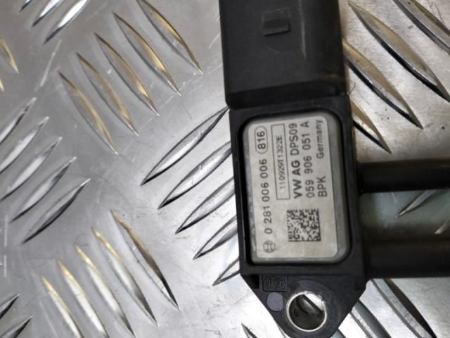 bontott AUDI A4 B8 Nyomástartó Szelep