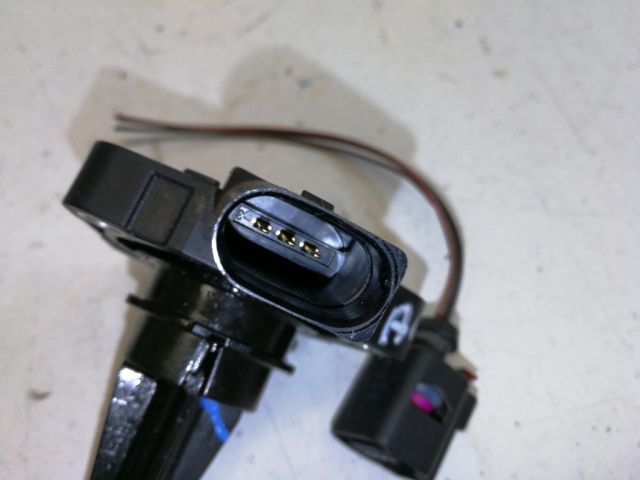 bontott AUDI A4 B8 Olajszint Jeladó