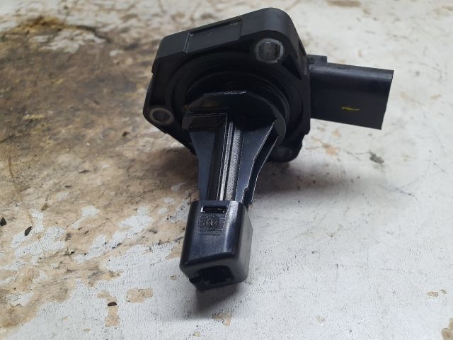 bontott AUDI A4 B8 Olajszint Jeladó