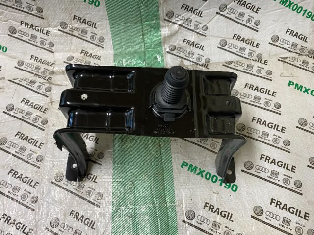 bontott AUDI A4 B8 Pótkerék Rögzítő