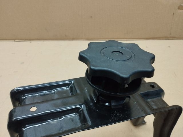 bontott AUDI A4 B8 Pótkerék Rögzítő