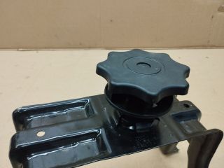 bontott AUDI A4 B8 Pótkerék Rögzítő