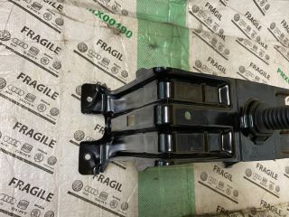 bontott AUDI A4 B8 Pótkerék Rögzítő