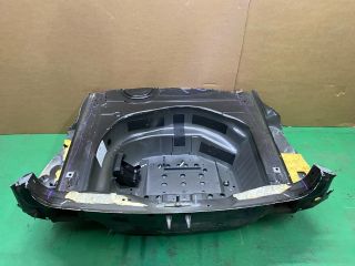 bontott AUDI A4 B8 Pótkerék Tartó Fenéklemez