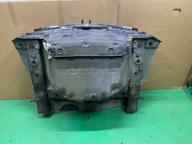 bontott AUDI A4 B8 Pótkerék Tartó Fenéklemez