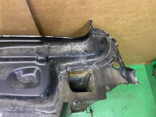 bontott AUDI A4 B8 Pótkerék Tartó Fenéklemez