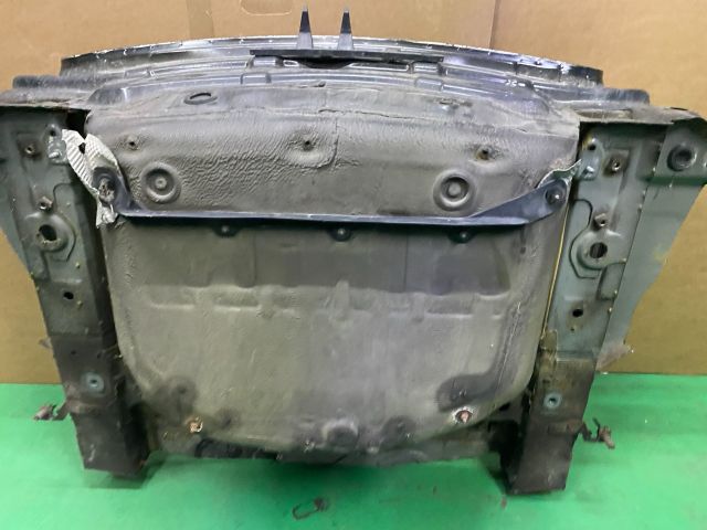 bontott AUDI A4 B8 Pótkerék Tartó Fenéklemez