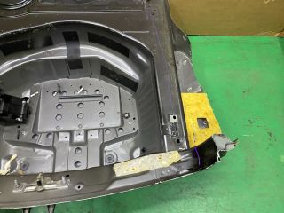 bontott AUDI A4 B8 Pótkerék Tartó Fenéklemez