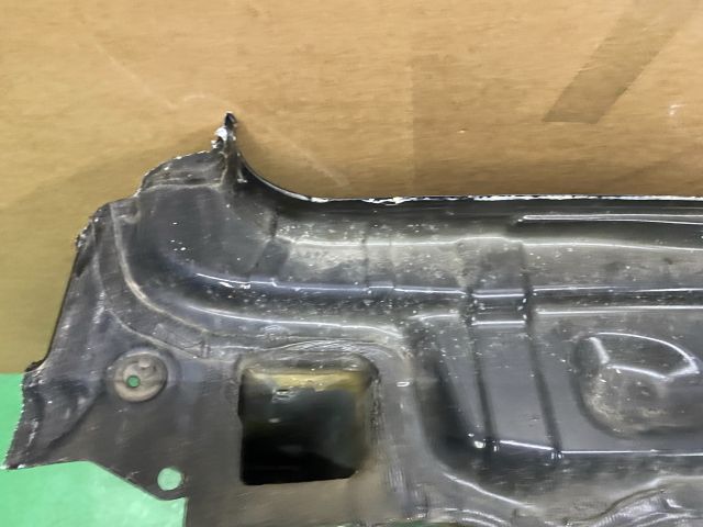 bontott AUDI A4 B8 Pótkerék Tartó Fenéklemez