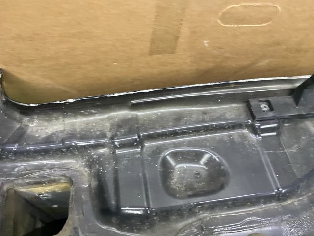 bontott AUDI A4 B8 Pótkerék Tartó Fenéklemez