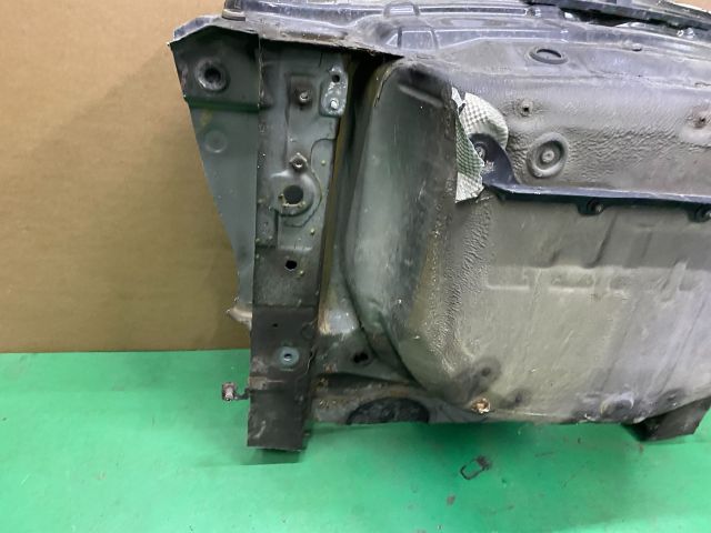 bontott AUDI A4 B8 Pótkerék Tartó Fenéklemez