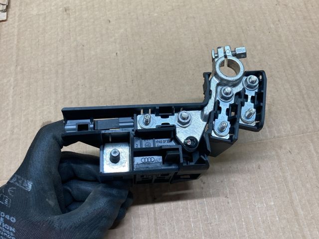 bontott AUDI A4 B8 Pozitív Kábel Elosztó