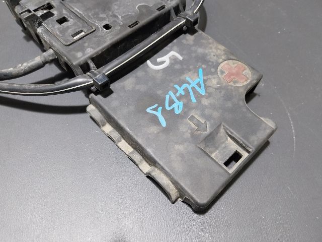 bontott AUDI A4 B8 Pozitív Kábel Elosztó