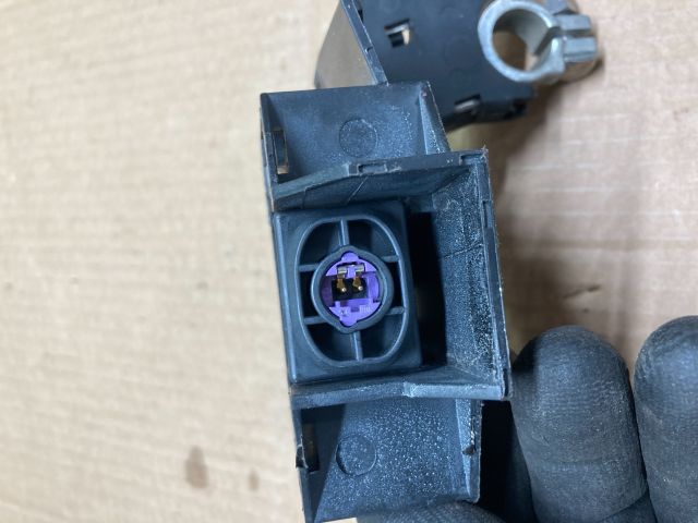 bontott AUDI A4 B8 Pozitív Kábel Elosztó