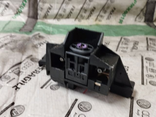 bontott AUDI A4 B8 Pozitív Kábel Elosztó