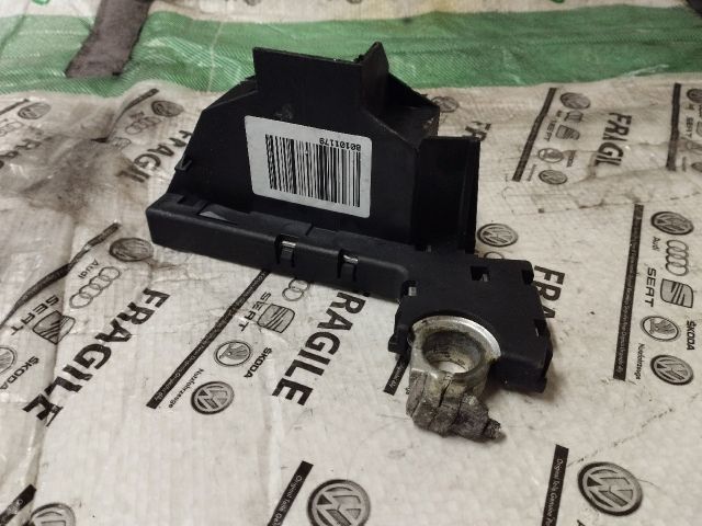 bontott AUDI A4 B8 Pozitív Kábel Elosztó