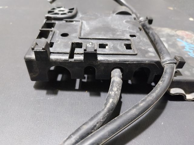 bontott AUDI A4 B8 Pozitív Kábel Elosztó