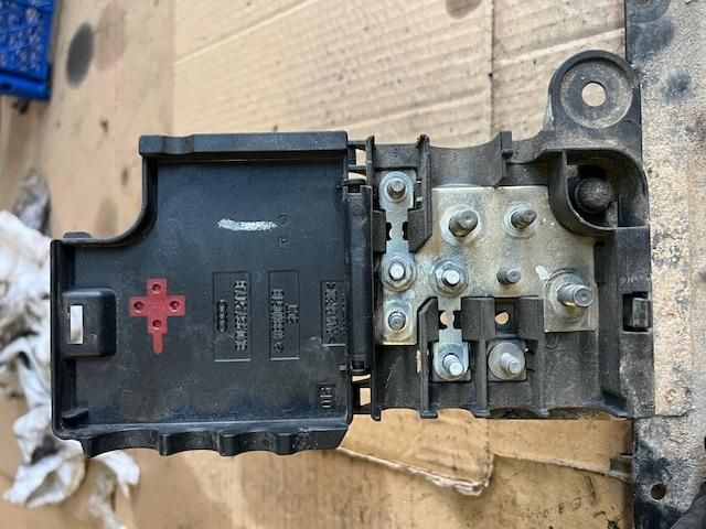 bontott AUDI A4 B8 Pozitív Kábel