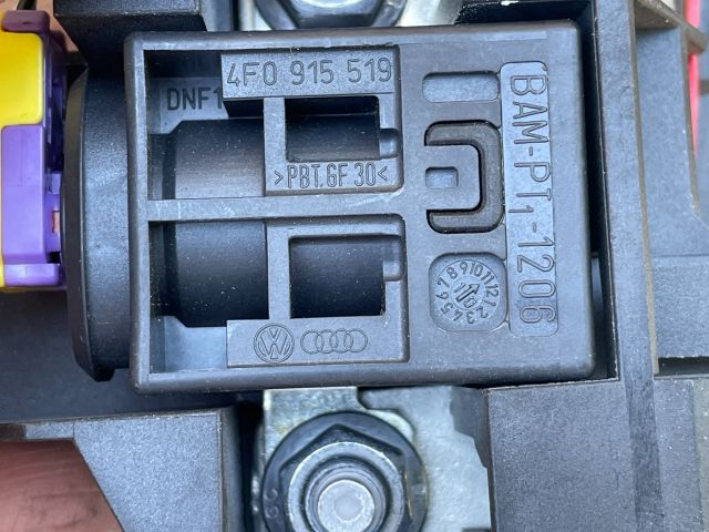 bontott AUDI A4 B8 Pozitív Kábel