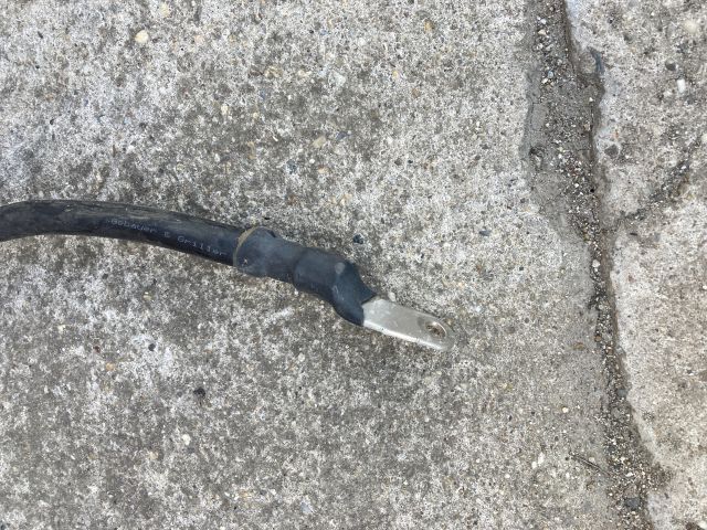 bontott AUDI A4 B8 Pozitív Kábel