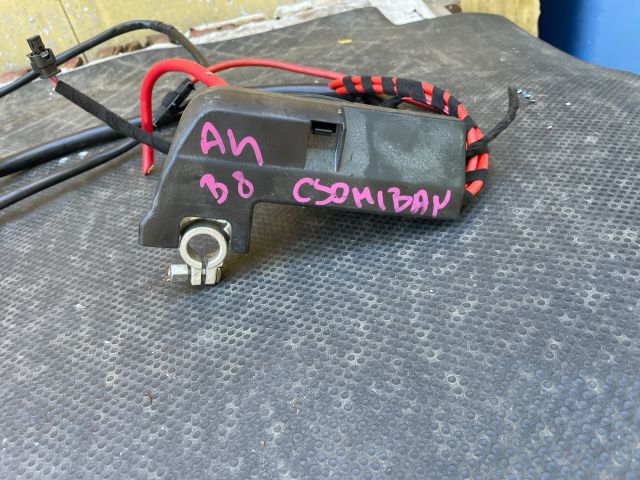 bontott AUDI A4 B8 Pozitív Kábel