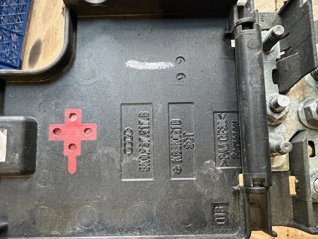 bontott AUDI A4 B8 Pozitív Kábel