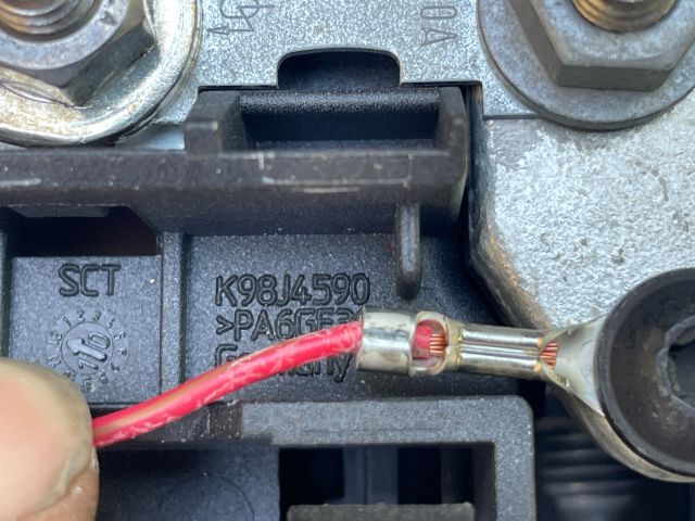 bontott AUDI A4 B8 Pozitív Kábel