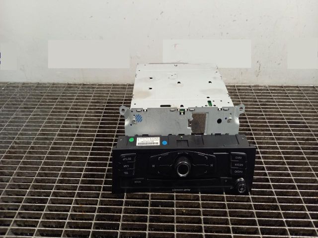 bontott AUDI A4 B8 Rádió / CD