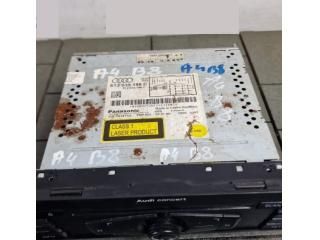 bontott AUDI A4 B8 Rádió / CD