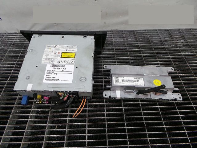 bontott AUDI A4 B8 Rádió / CD