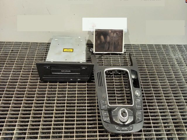 bontott AUDI A4 B8 Rádió / CD