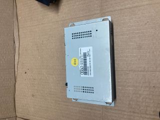 bontott AUDI A4 B8 Rádió Zavarszűrő