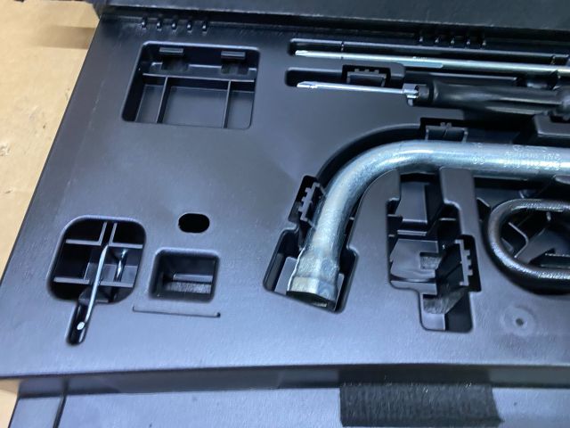 bontott AUDI A4 B8 Szerszámkészlet