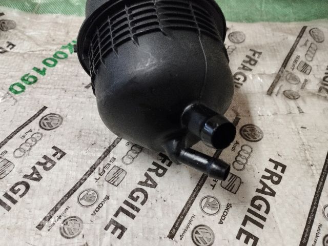 bontott AUDI A4 B8 Szervóolaj Tartály