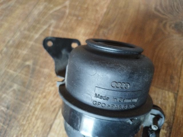 bontott AUDI A4 B8 Szervóolaj Tartály