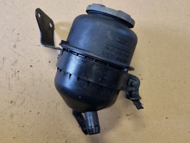 bontott AUDI A4 B8 Szervóolaj Tartály