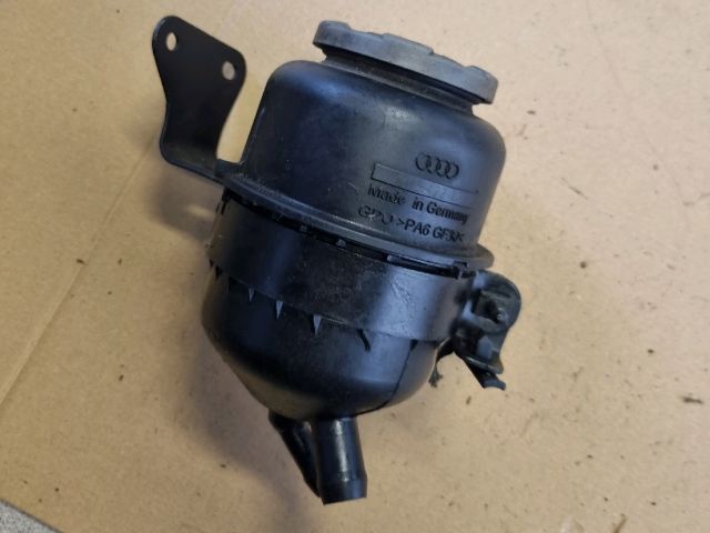 bontott AUDI A4 B8 Szervóolaj Tartály