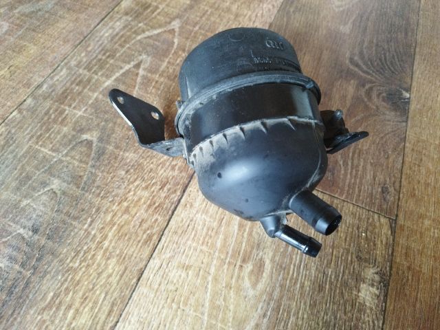 bontott AUDI A4 B8 Szervóolaj Tartály