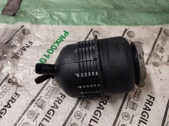 bontott AUDI A4 B8 Szervóolaj Tartály