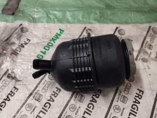 bontott AUDI A4 B8 Szervóolaj Tartály