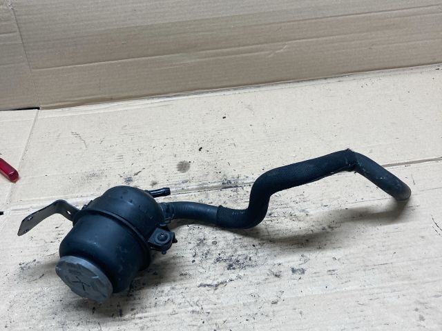 bontott AUDI A4 B8 Szervóolaj Tartály