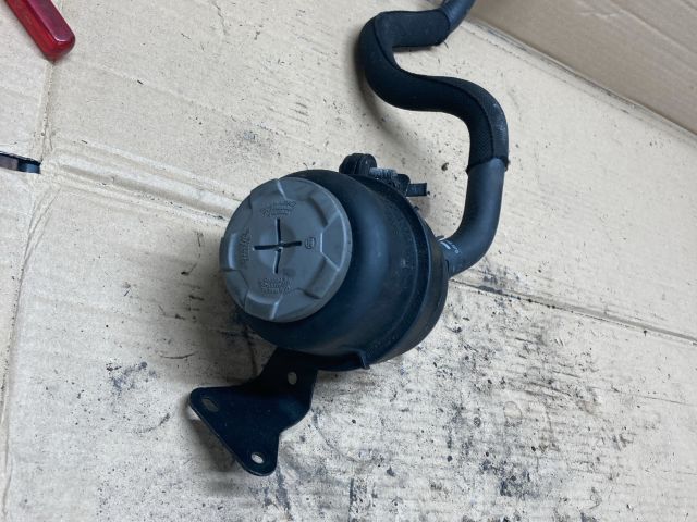 bontott AUDI A4 B8 Szervóolaj Tartály