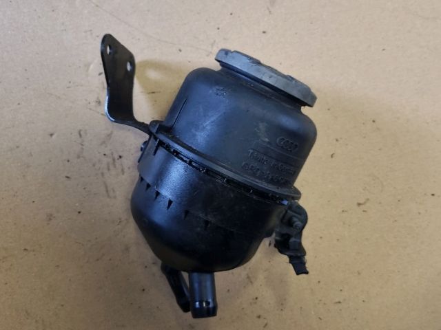 bontott AUDI A4 B8 Szervóolaj Tartály