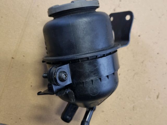 bontott AUDI A4 B8 Szervóolaj Tartály